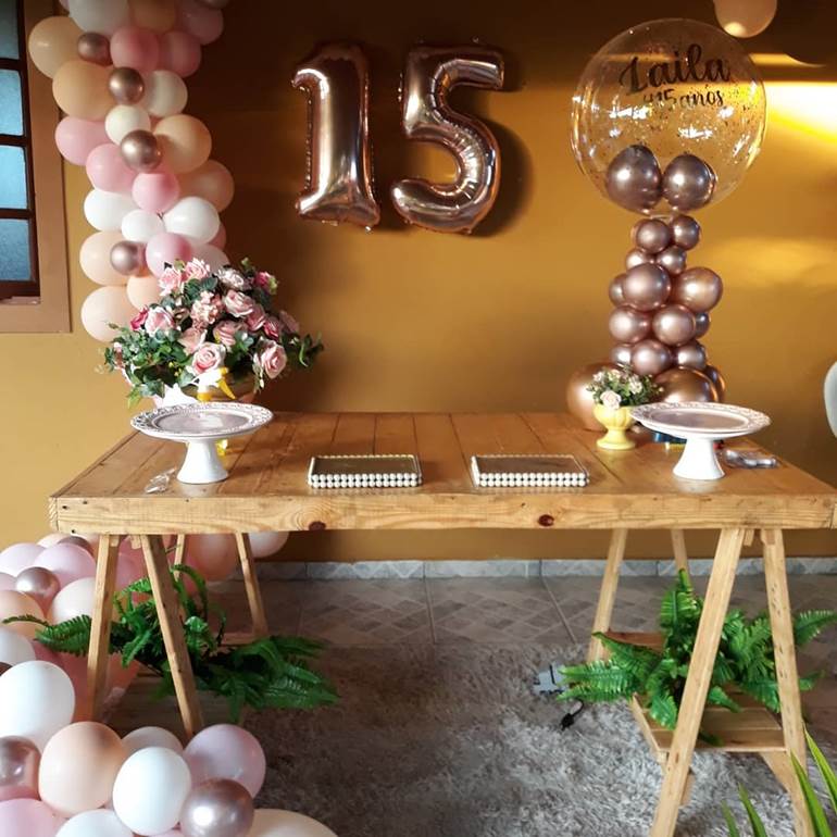 ideias criativas de decoração de 15 anos com tema galáxia