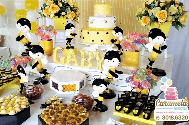 como fazer centro de mesa abelhinha com pompom