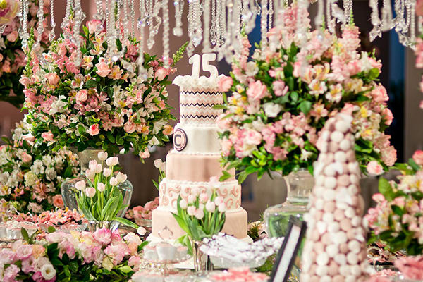 erros comuns na decoração de 15 anos