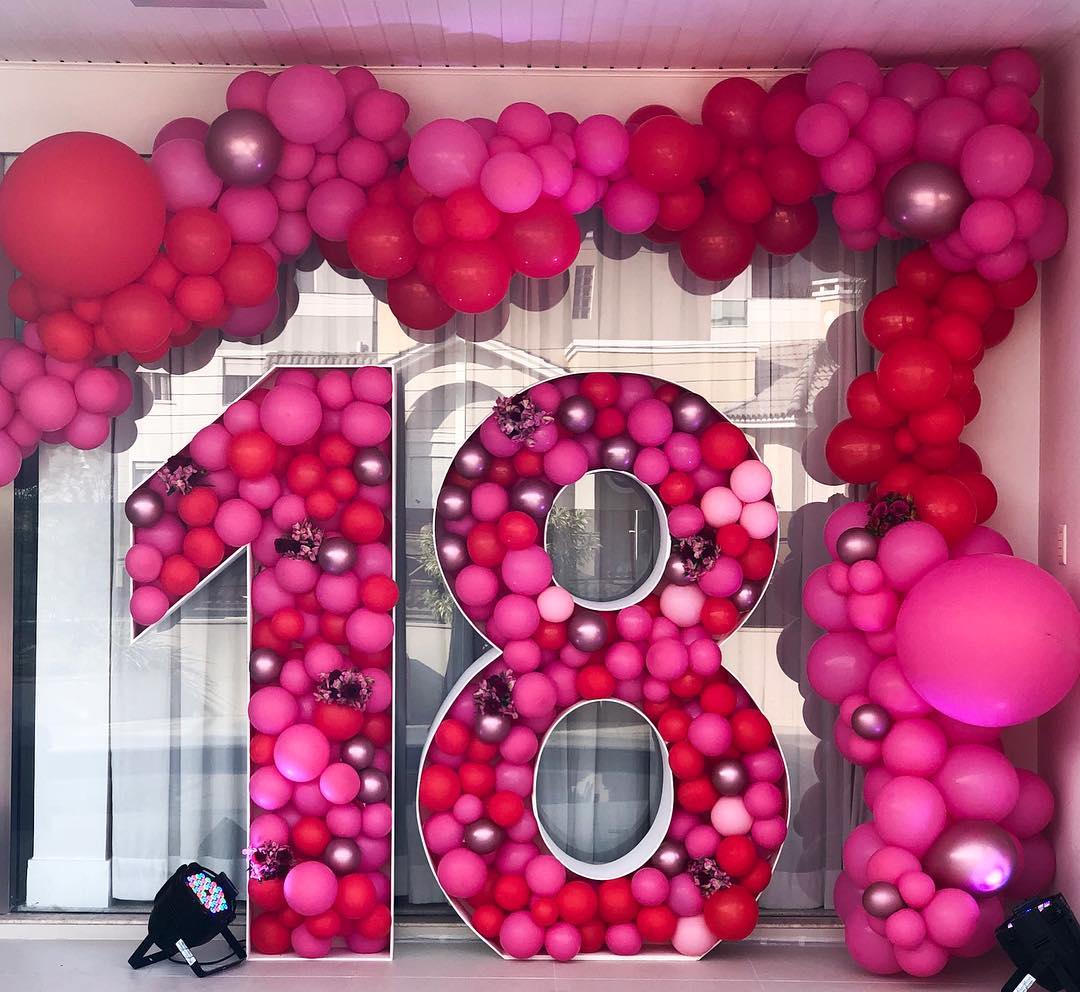 decoração 18 anos dourada