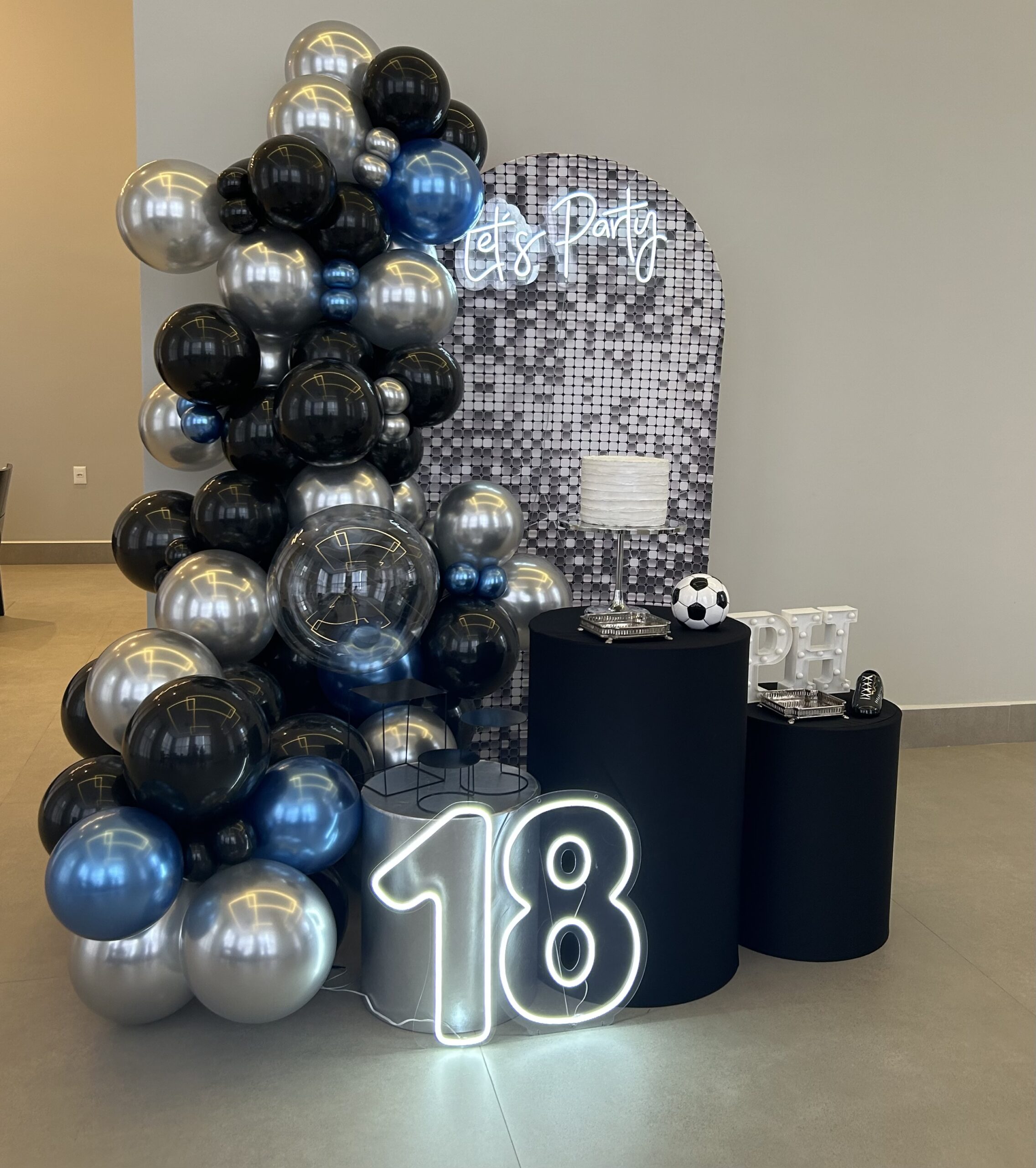 quanto custa decoração festa 18 anos masculino