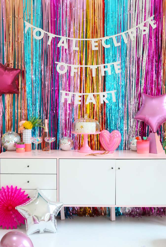 decoração de 20 anos rosé gold vs minimalista