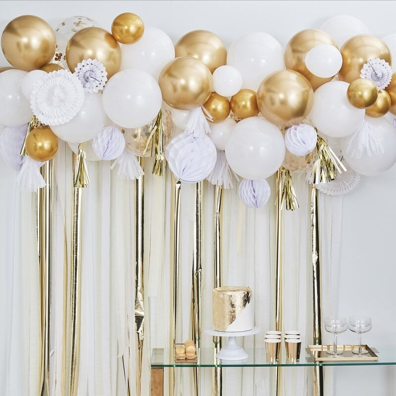 erros comuns ao decorar aniversário dourado e branco