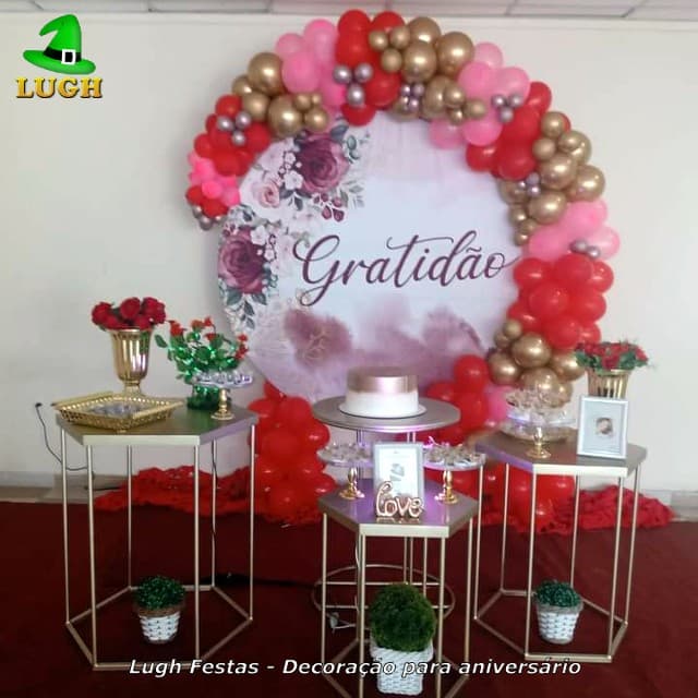 cores vermelho e dourado para festa feminina