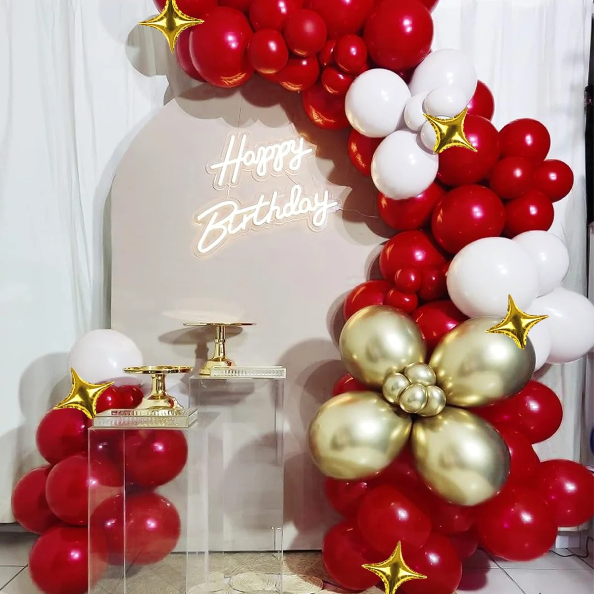 decoração mesa principal vermelho dourado