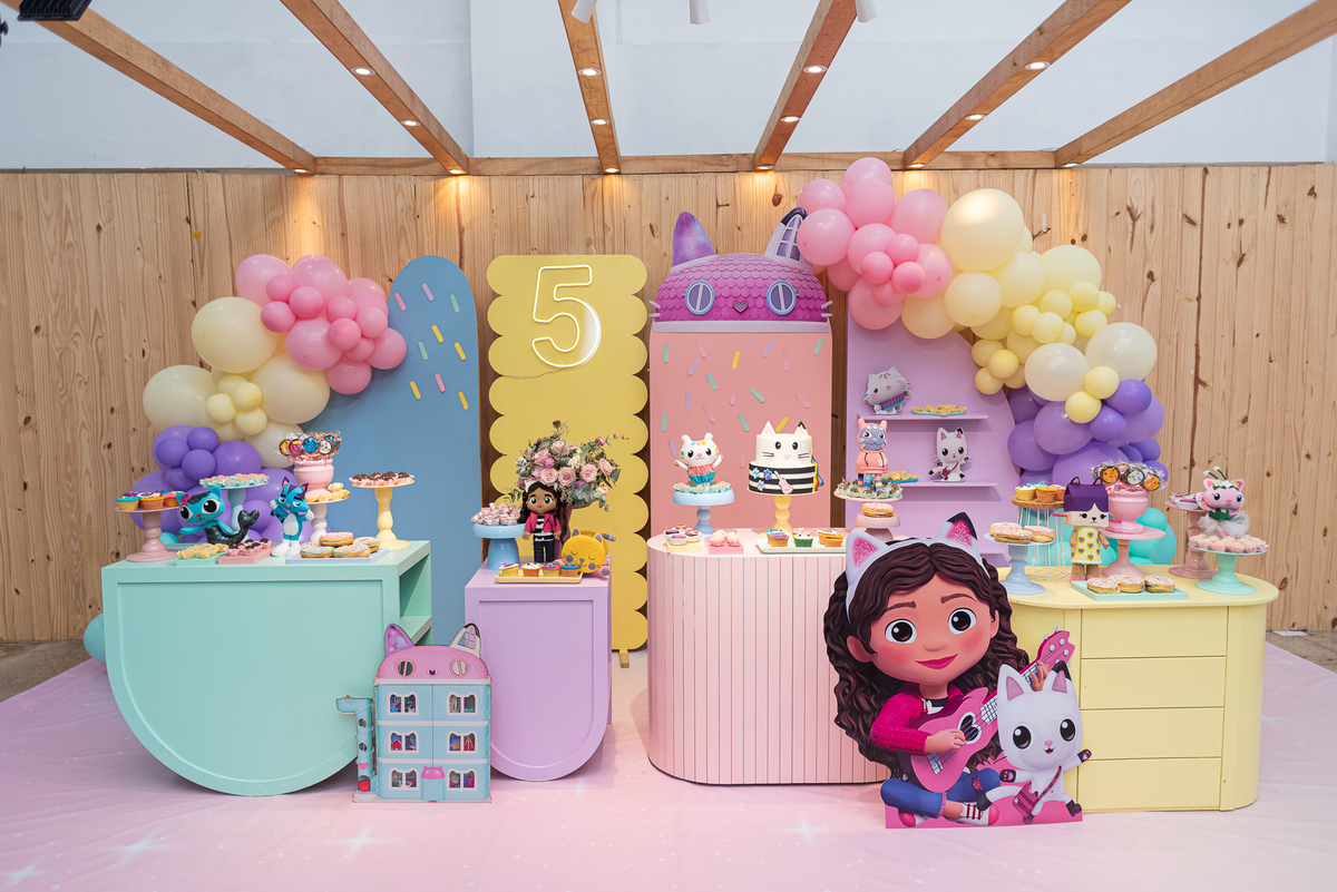 decoração festa wandinha infantil