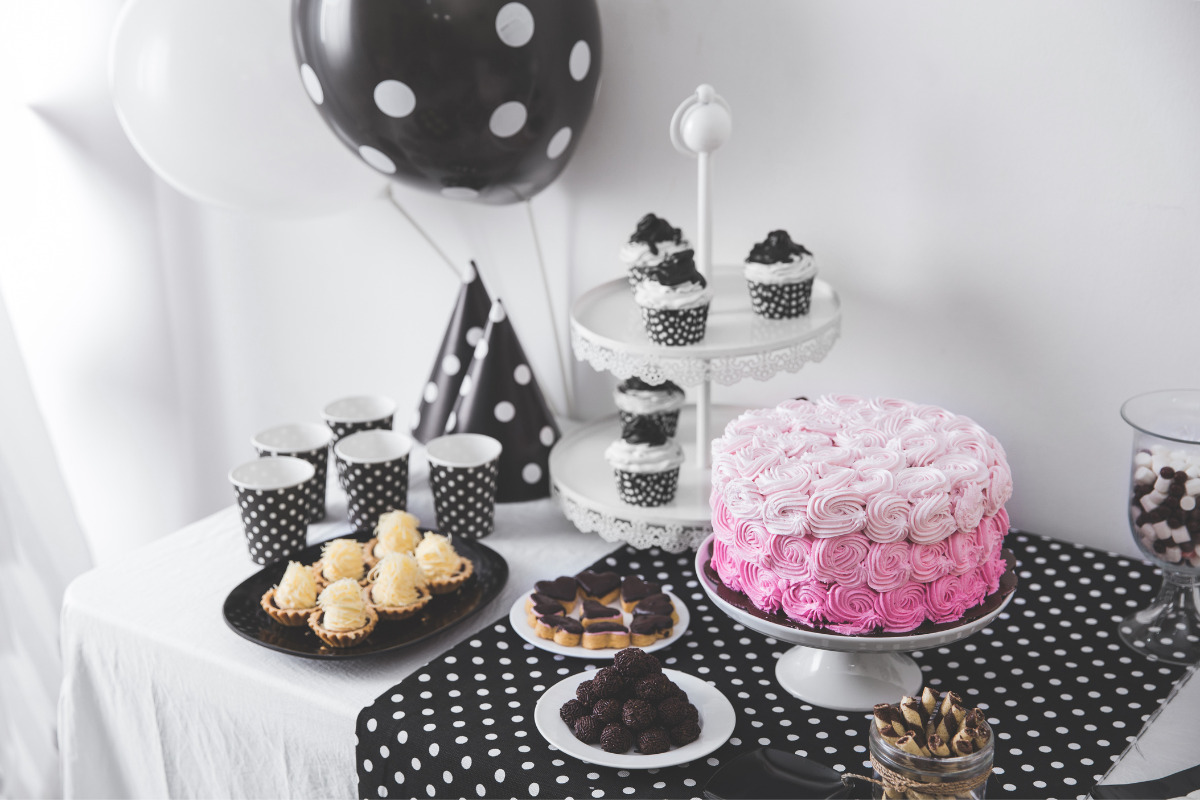 quanto custa uma decoração de aniversário simples feminina