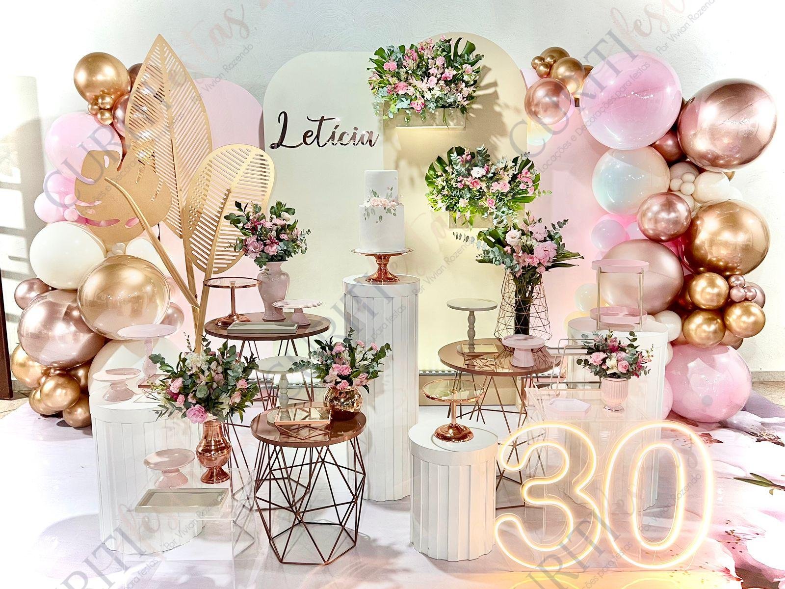 ideias de decoração de aniversário simples feminino para mesa