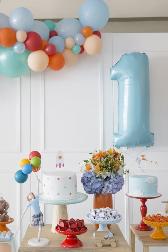 decoração de aniversário infantil com brinquedos