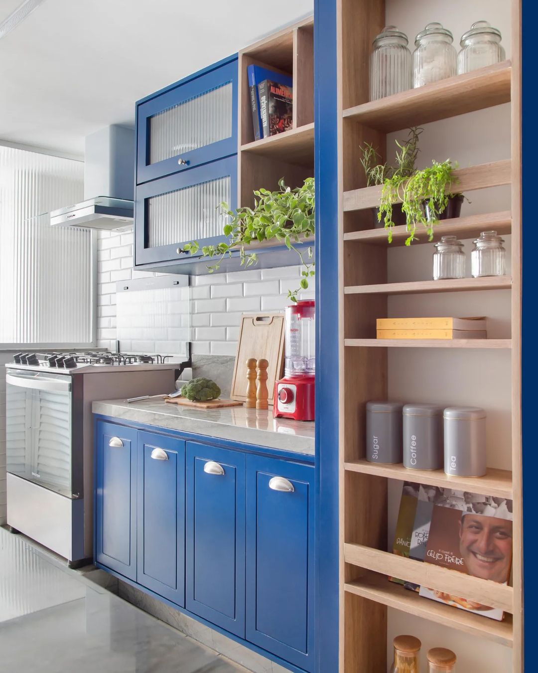 como decorar armário de cozinha pequeno
