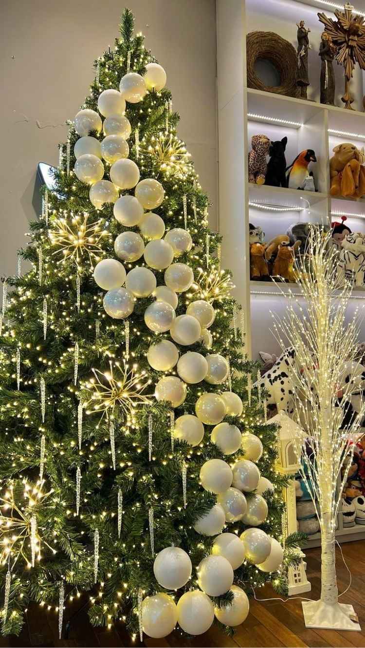 ideias de decoração árvore de natal dourada para inspirar