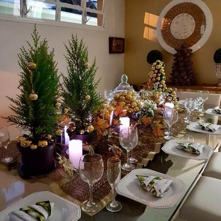 ideias de decoração árvore de natal dourada para inspirar