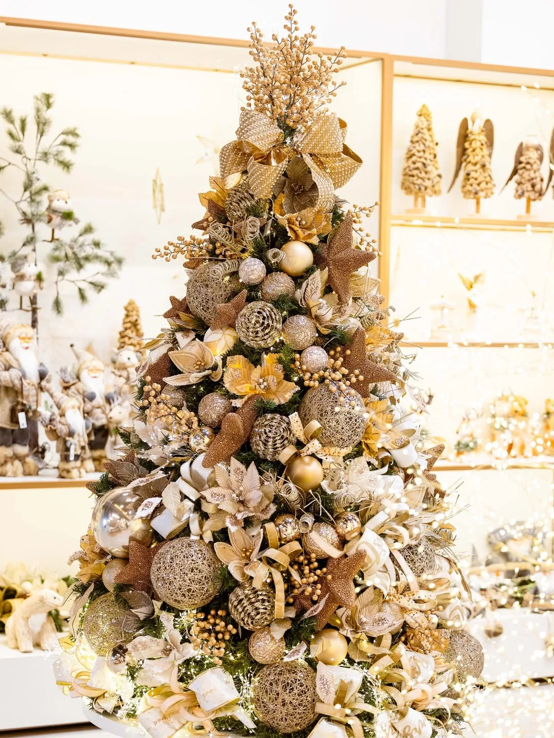 árvore de natal dourada vs árvore de natal prateada