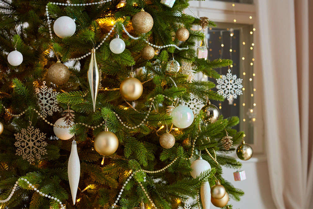 quanto custa decorar uma árvore de natal dourada