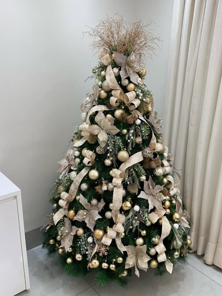 como escolher a estrela ponteira dourada perfeita para árvore de natal