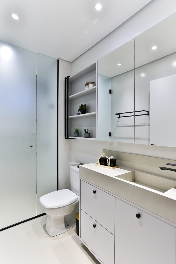banheiro simples e organizado