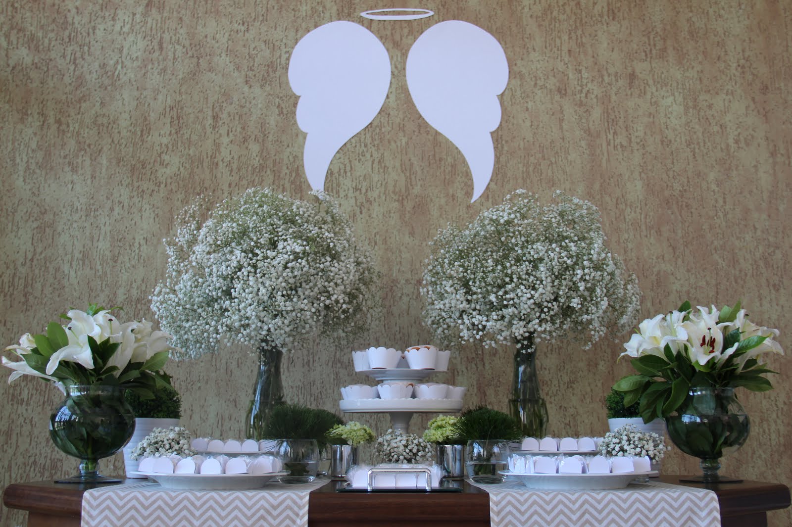 decoração batizado com eucalipto