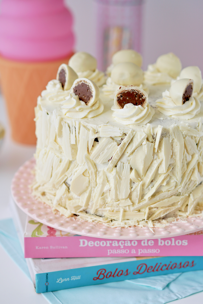 bolo branco com pasta americana