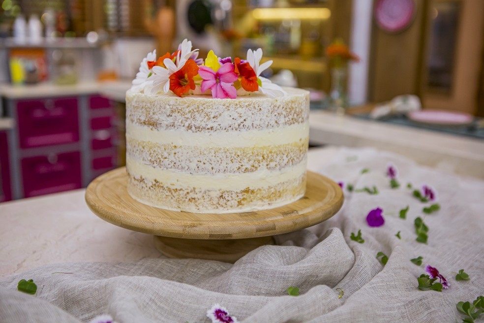 erros comuns ao decorar bolo de aniversário para mulher