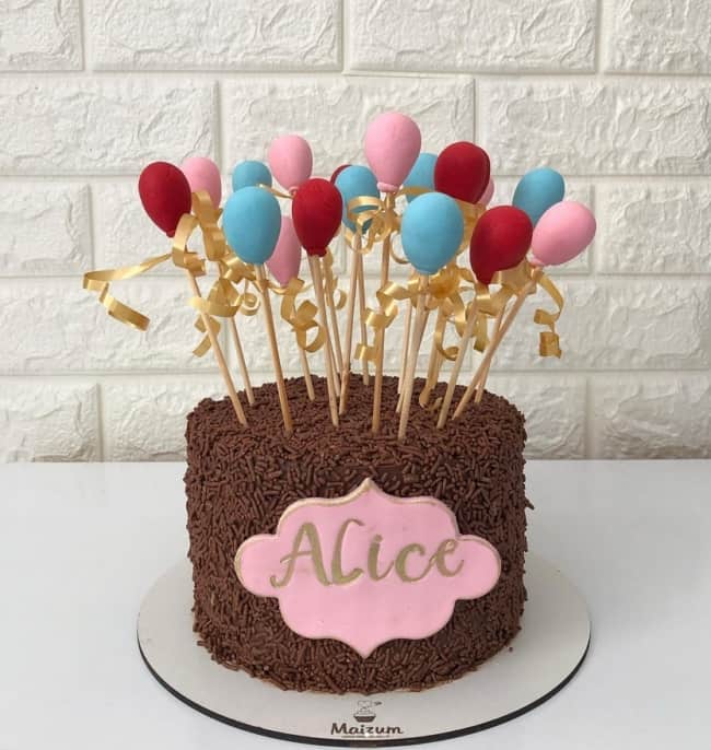 decoração bolo infantil chocolate simples