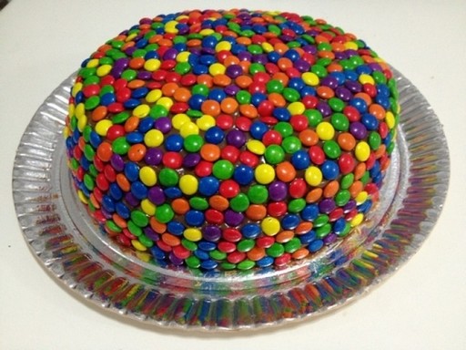 drip cake de chocolate para criança