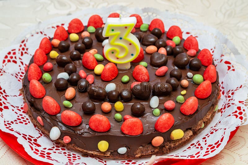 decoração bolo infantil chocolate simples