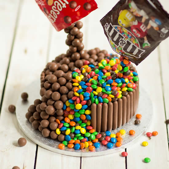bolo de chocolate decorado festa infantil fácil