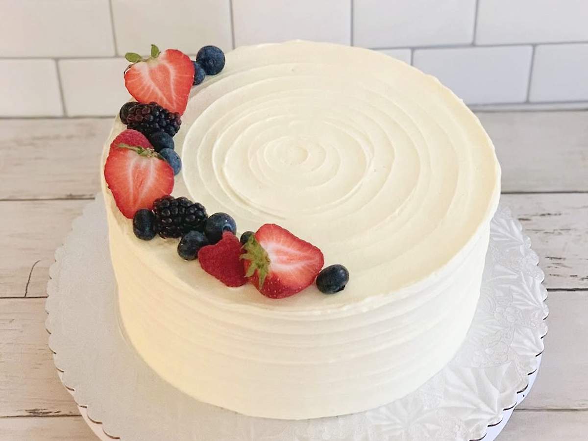 como cobrir bolo com chantilly