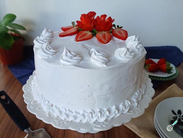 decoração de bolo com chantilly para iniciantes