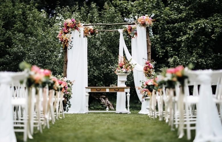 erros comuns ao escolher decoração rústica chique para casamento
