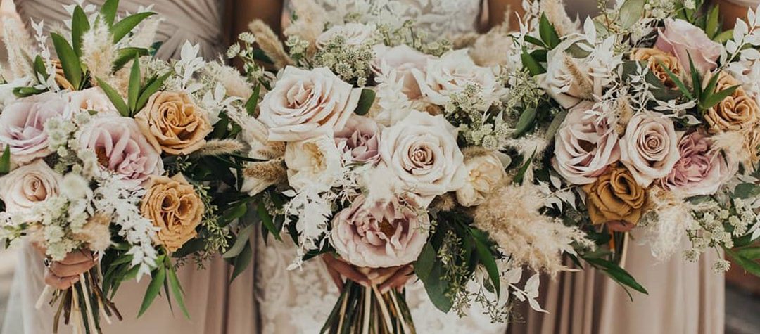 flores artificiais vs flores naturais para casamento