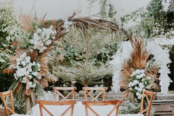 ideias de decoração de casamento com flores brancas e verdes