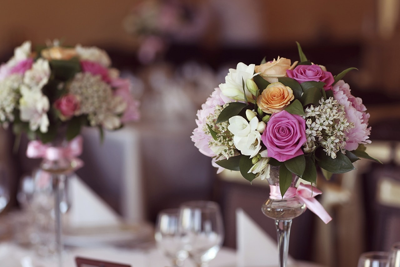 decoração de casamento com flores artificiais