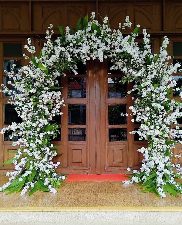 ideias de decoração de casamento com flores artificiais