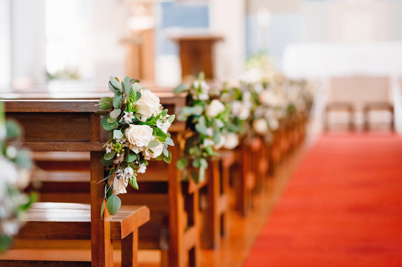 erros comuns na decoração de igreja para casamento
