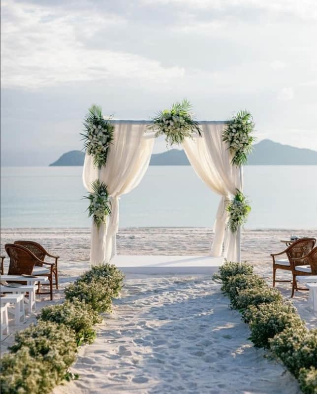 custo decoração casamento praia simples barato