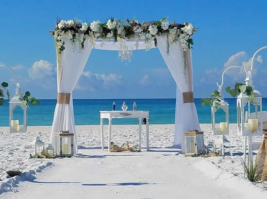 decoração casamento praia simples versus luxuoso