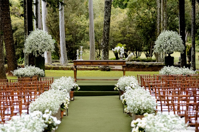 decoração de casamento simples ao ar livre vs decoração de salão