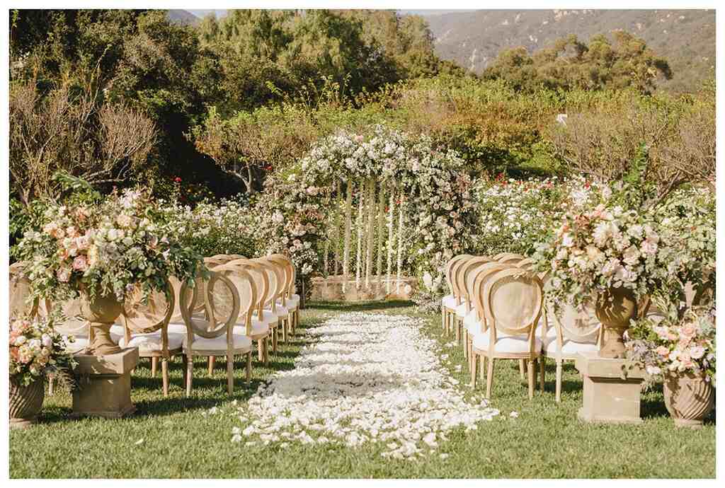 decoração de casamento simples ao ar livre