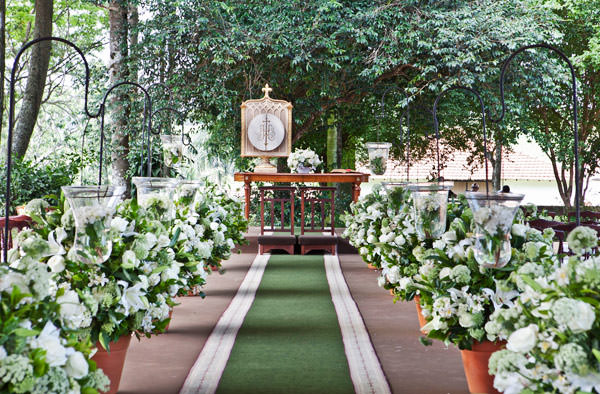 decoração de casamento verde e branco minimalista