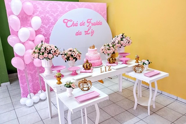 decoração de chá de fralda feminino com balões