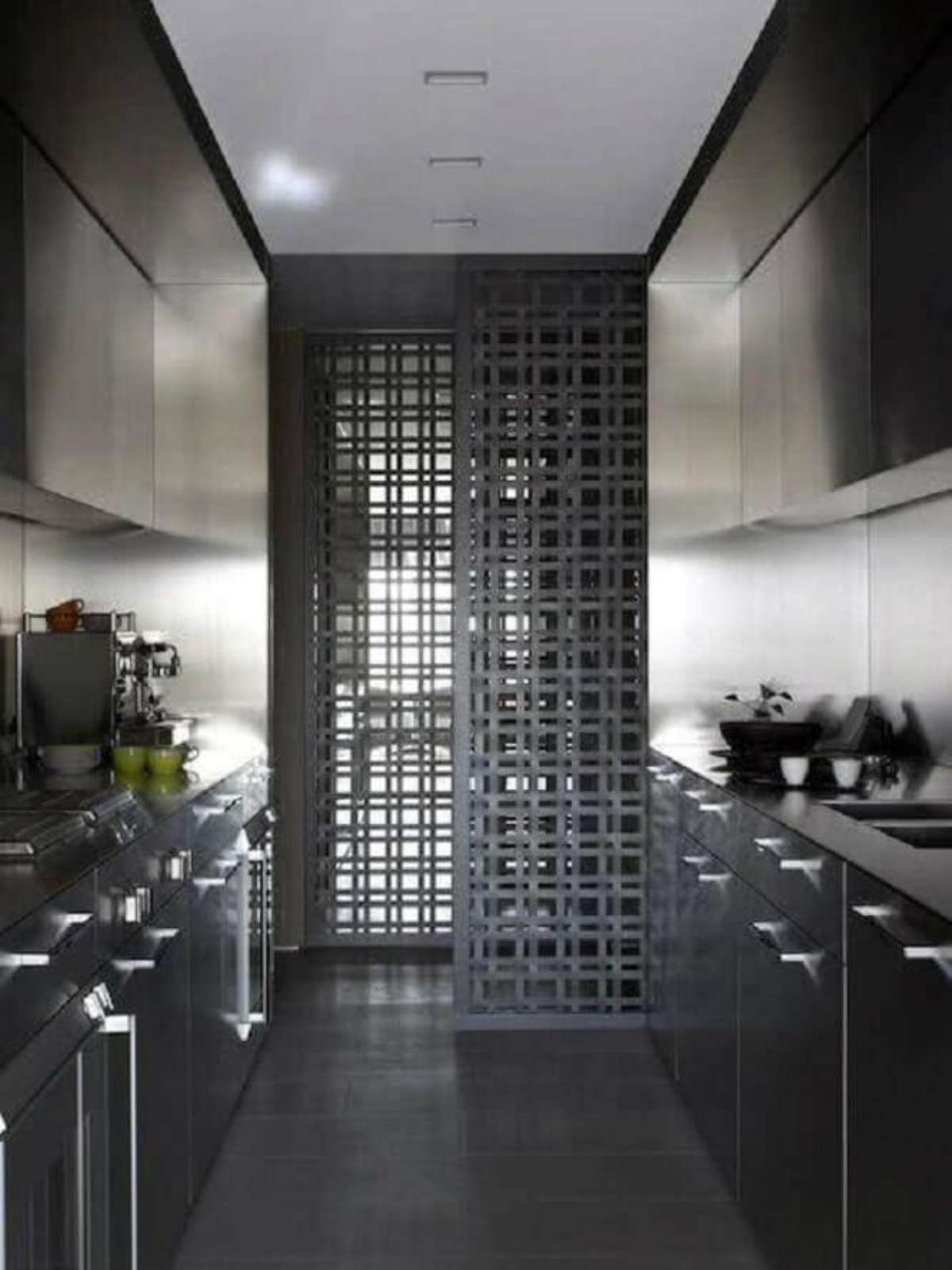 cozinha preta industrial