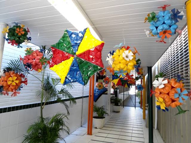 decoração de corredor escolar