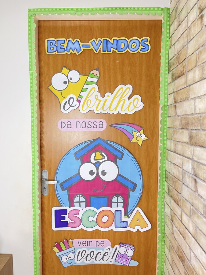 decoração de corredor escolar