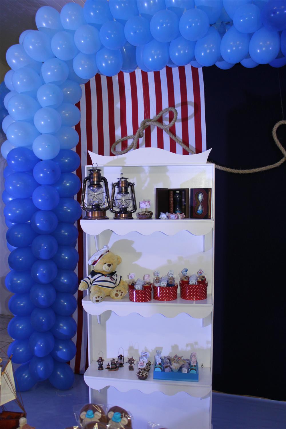 decoração de festa azul e branco simples