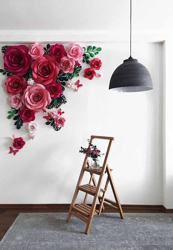 decoração de festa com flores de papel