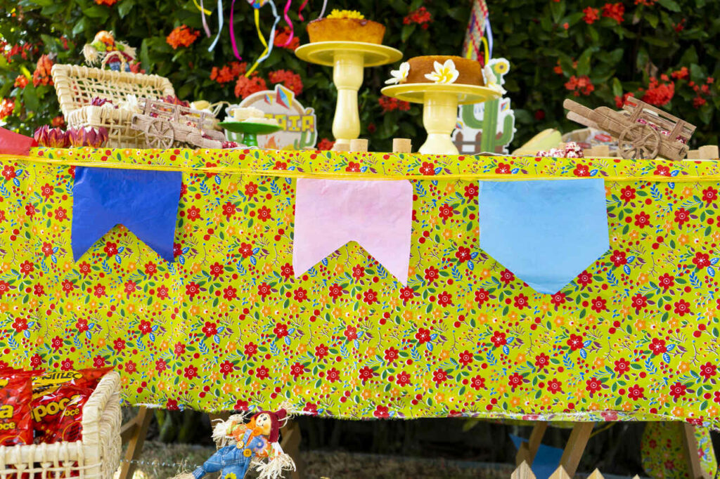 como fazer bandeirinhas de festa junina simples e baratas