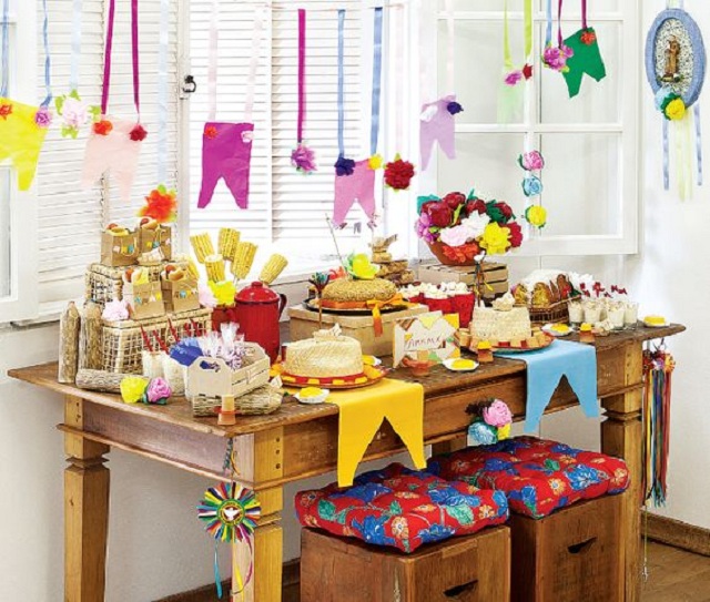 ideias de decoração de festa junina simples e barata com materiais reciclados