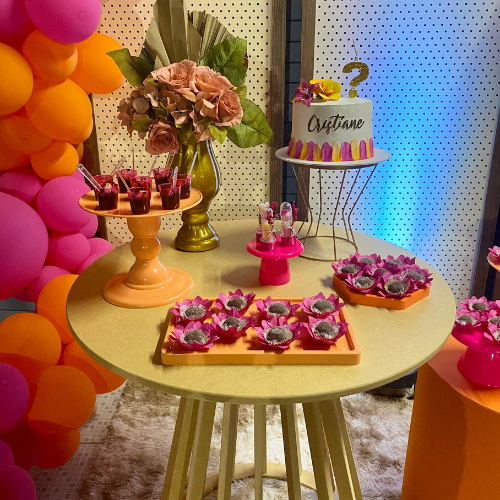 decoração festa com flores laranja