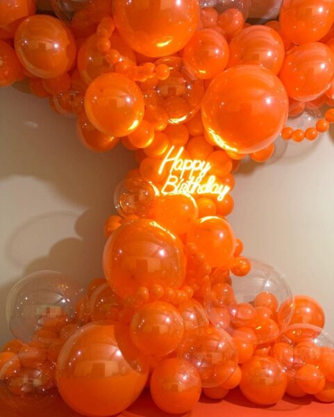decoração festa laranja e branco